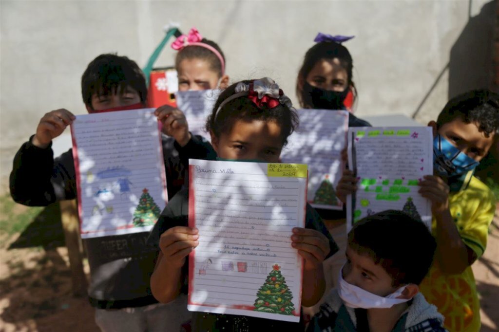 VÍDEO: ONG no Bairro Lorenzi organiza cartinhas de Natal para mais de 160 crianças