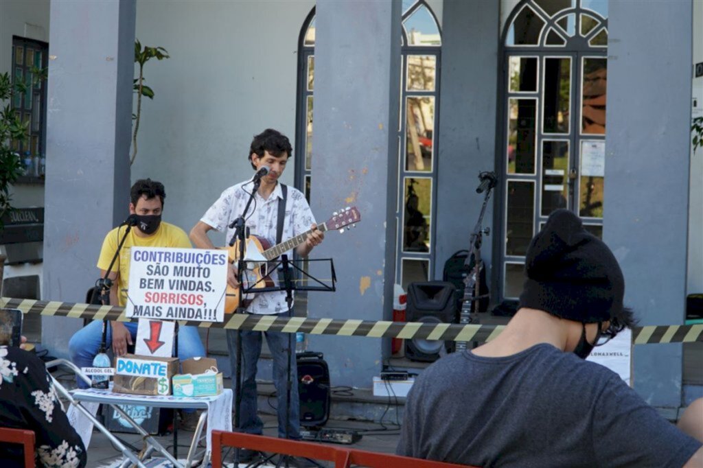 1º Circuito Busking reúne músicos de rua no Largo da Locomotiva