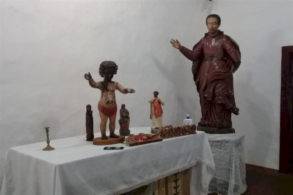 título imagem VÍDEO: esculturas missioneiras de 300 anos são restauradas em Quevedos