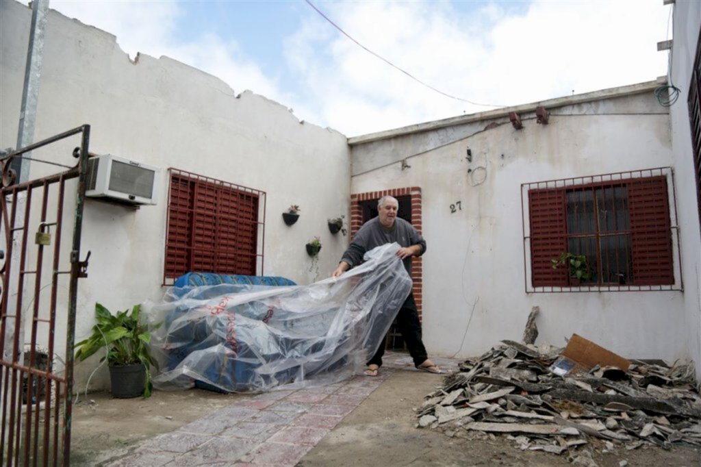 VÍDEO: Defesa Civil fará a compra de mil telhas para distribuir às famílias afetadas pelo temporal