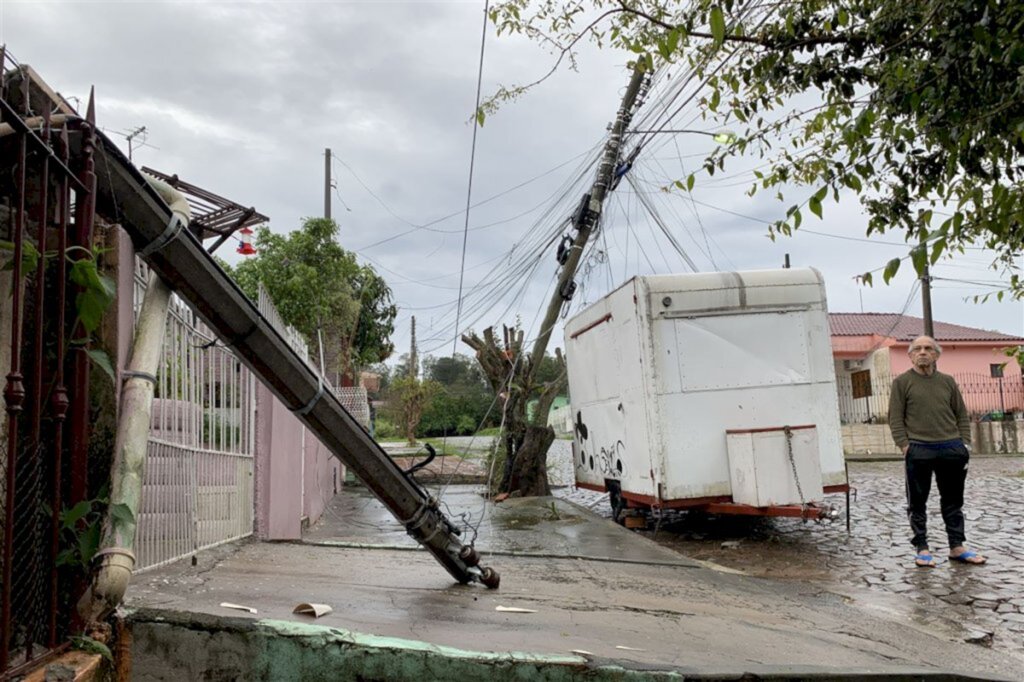 título imagem VÍDEO: moradores contabilizam os danos causados após forte chuva