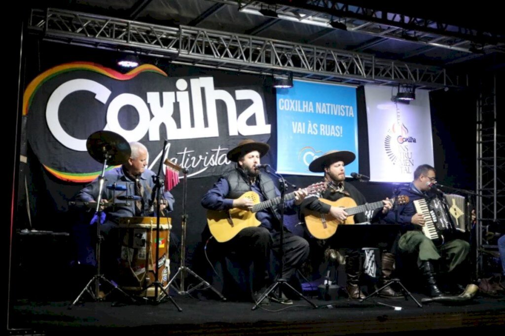 VÍDEO: projeto 'Coxilha vai às ruas' promove apresentações em caminhão em Cruz Alta