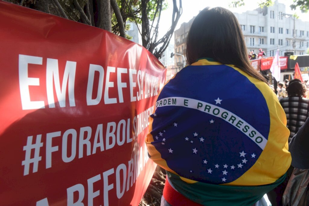 Manifestantes vão às ruas contra o governo do presidente Bolsonaro