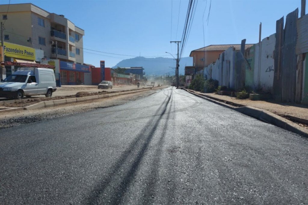 VÍDEO: borges de Medeiros estará bloqueada nesta terça-feira para receber camada de asfalto