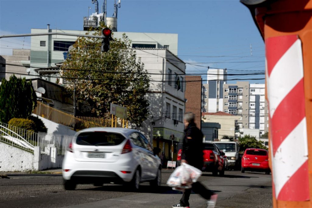 VÍDEO: em um ano, 90 mil motoristas foram flagrados cruzando sinal vermelho