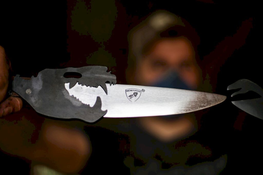 VÍDEO: jovem cria facas inspiradas em fósseis encontrados em Agudo