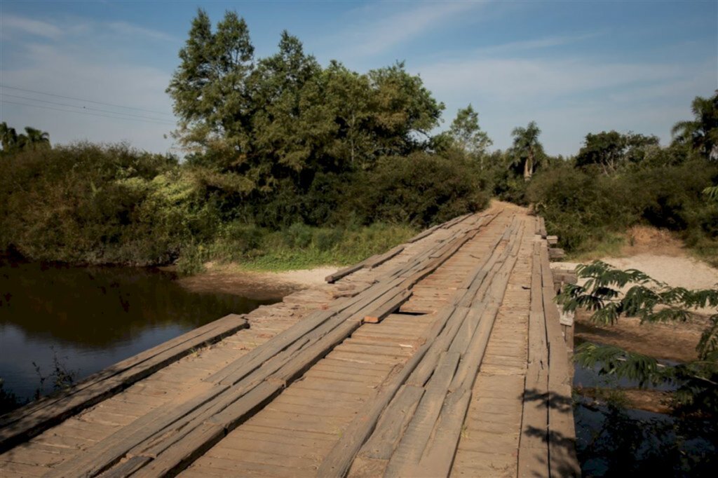 VÍDEO + FOTOS: ponte quebrada preocupa moradores no interior de Santa Maria