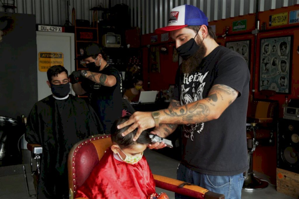 Barbearia conquista clientes com originalidade