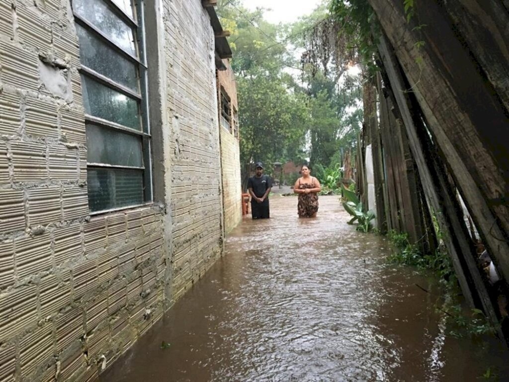 Defesa Civil já atendeu cerca de 60 ocorrências de estragos por conta da chuva