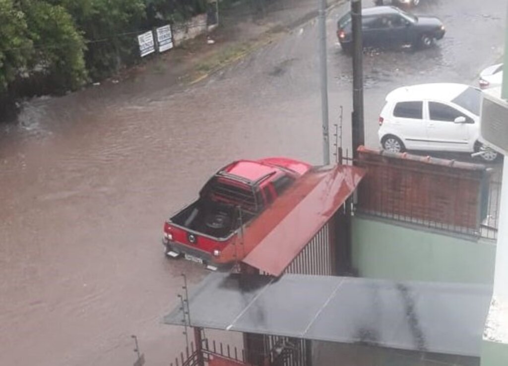 FOTOS + VÍDEO: leitores mostram alagamentos pela cidade