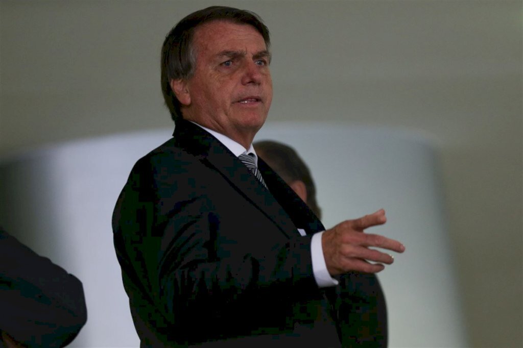 Bolsonaro suspende compras de seringas até que preços 'voltem à normalidade'