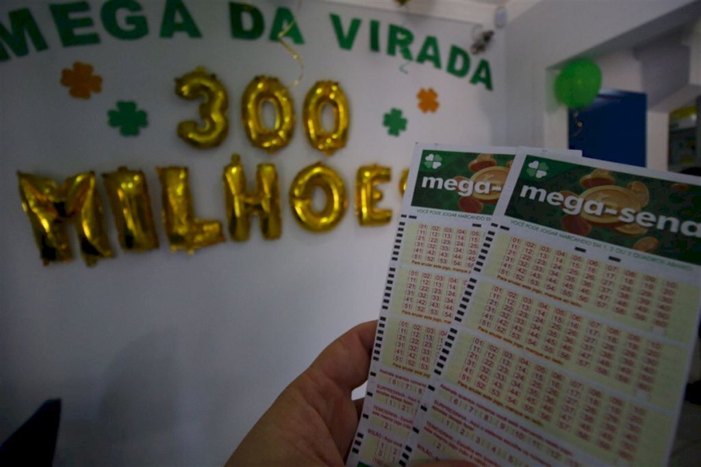 VÍDEO: prêmio de R$ 300 milhões leva santa-marienses a apostar na Mega da Virada