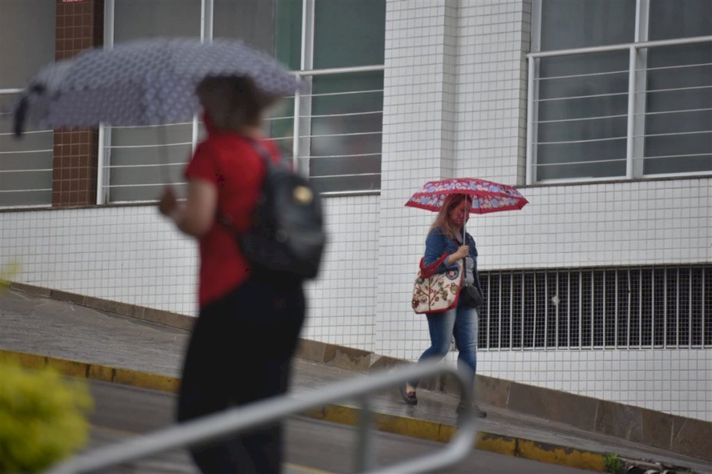 Domingo de eleição terá pancadas de chuva em Santa Maria
