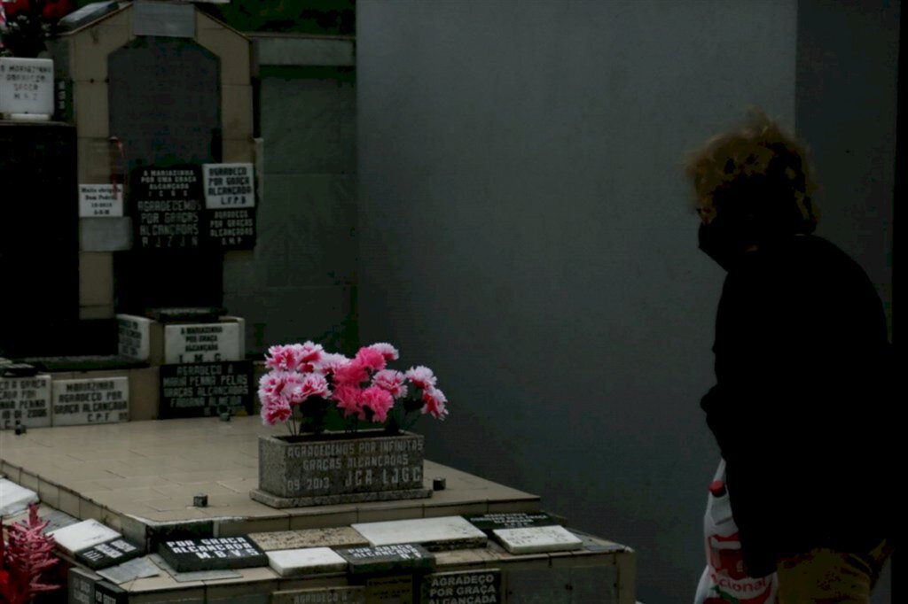 VÍDEO+FOTOS: cemitérios reabrem depois de sete meses em Santa Maria