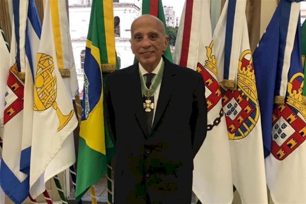 Foto: Arquivo pessoal - Sérgio Ilha Moreira recebeu medalha da Ordem do Mérito Militar, grau Comendador