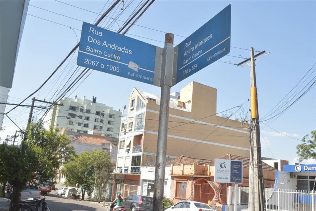 Obras causam alterações no trânsito na Rua André Marques