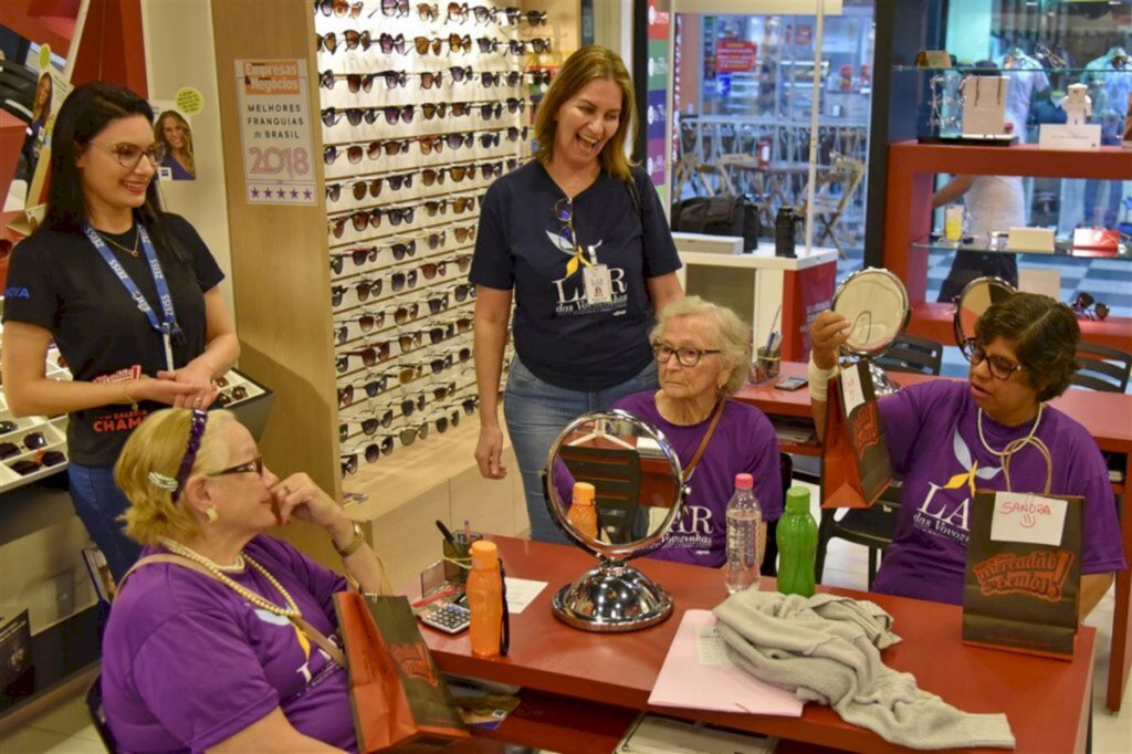 VÍDEO: idosas do Lar das Vovozinhas agradecem doações de óculos