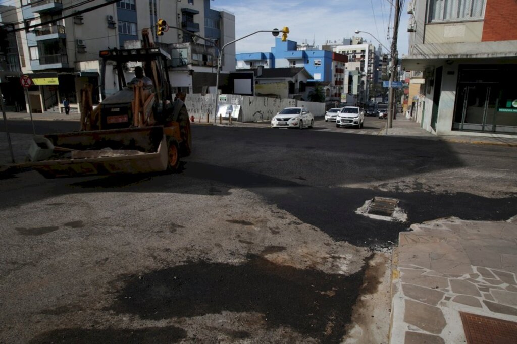 VÍDEO: obras mantêm bloqueios em ruas da cidade nesta semana