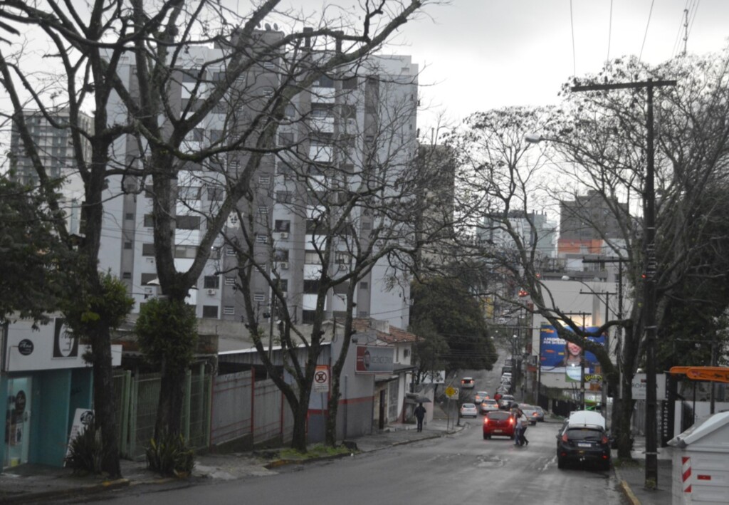 Trânsito e ônibus terão alterações na Rua Serafim Valandro nesta terça