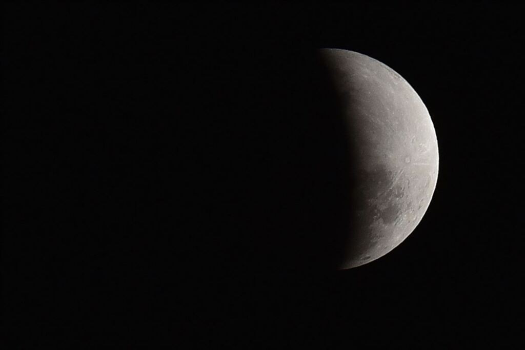 Eclipse desta terça ficou visível no céu de Santa Maria