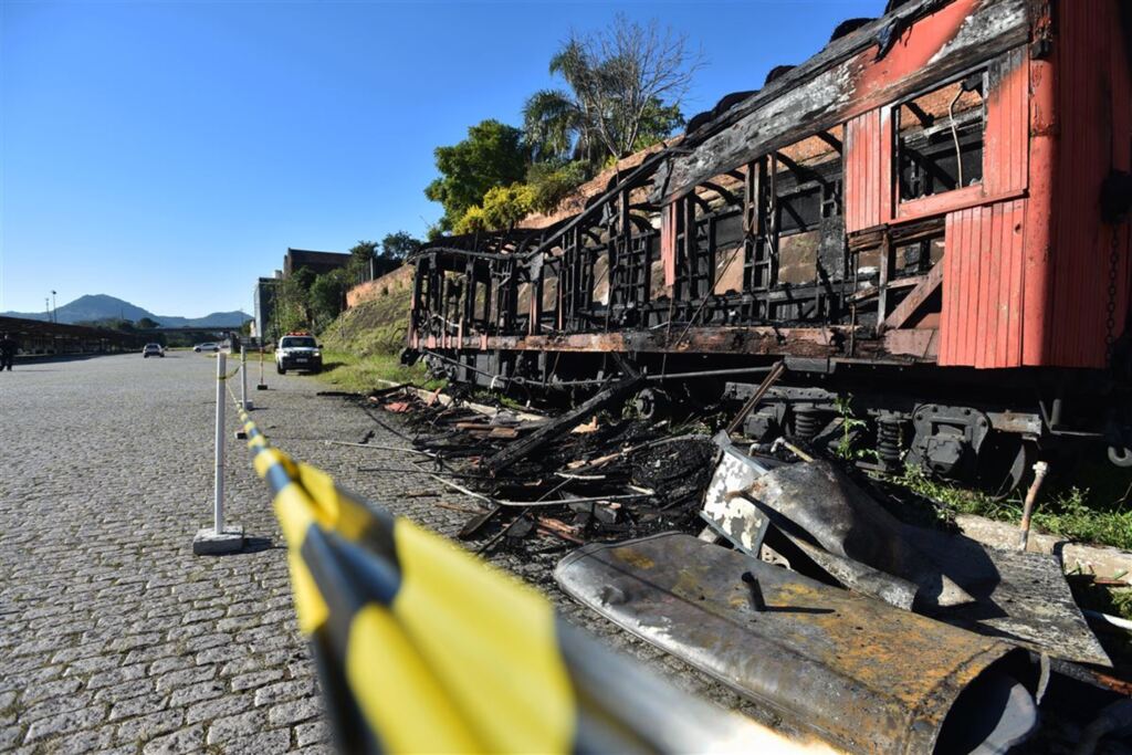 FOTOS+VÍDEO: como ficou o vagão histórico destruído por incêndio em Santa Maria