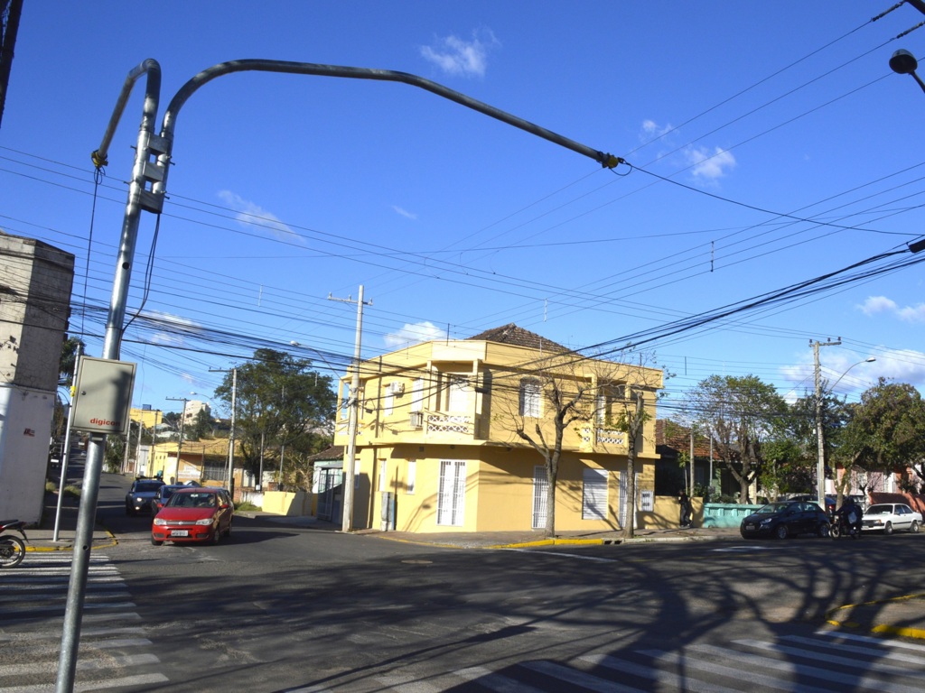 Prefeitura instala semáforo no Bairro Passo D'Areia
