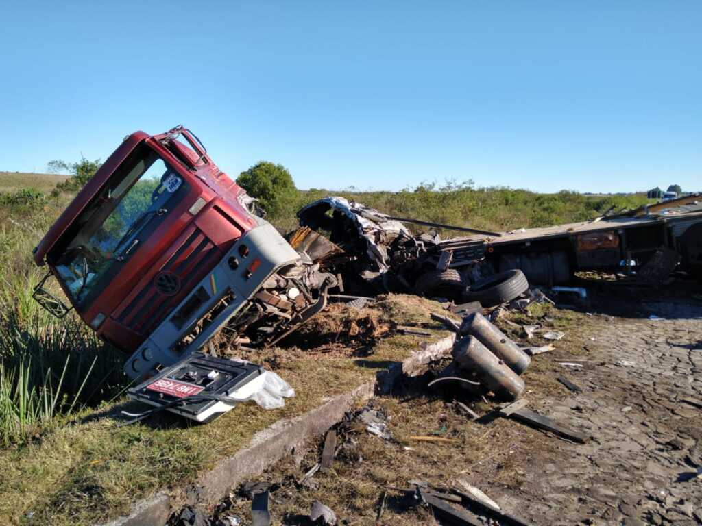 Homem morre em acidente com caminhão na BR-158