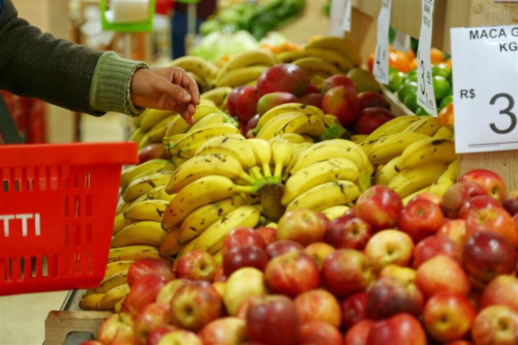 Supermercados abrem em horário diferenciado neste feriado em Santa Maria