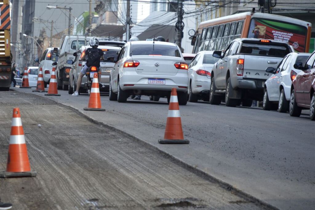 Após vistoria, prefeitura pede retomada de obras na Avenida Rio Branco
