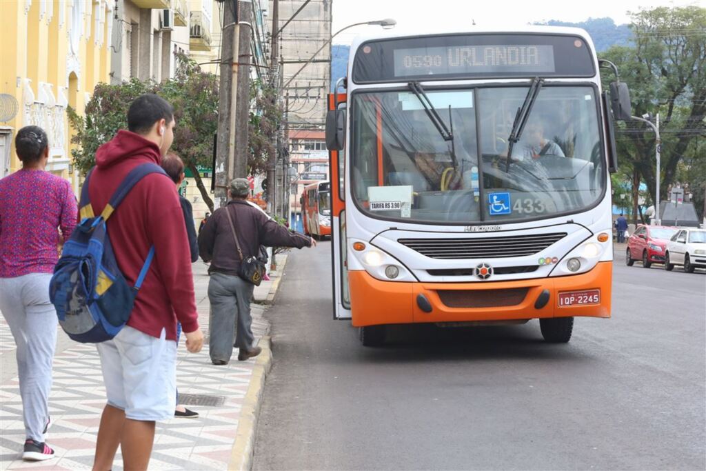 Comissão da Câmara tenta barrar reajuste da tarifa de ônibus em Santa Maria