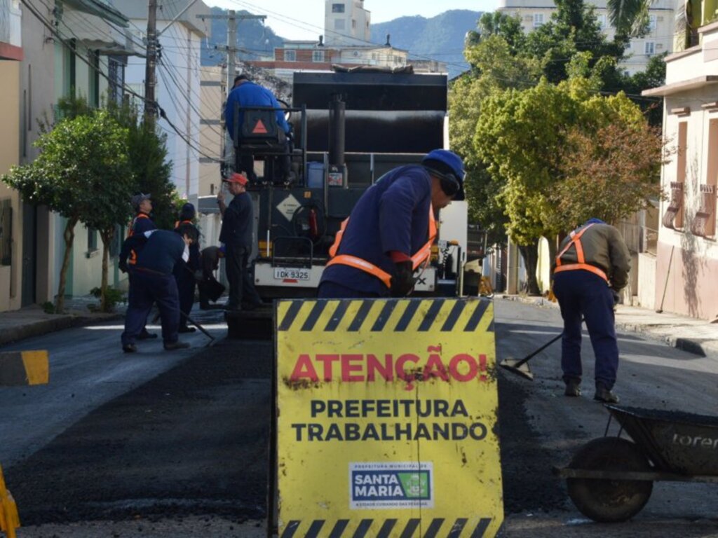 Foto: Divulgação Prefeitura - Na rua Ernesto Beck, o trabalho deve ser finalizado na tarde desta sexta-feira