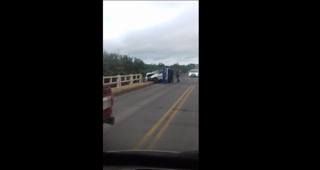 Motorista bate na cabeceira de uma ponte na RSC-287, em Restinga Sêca