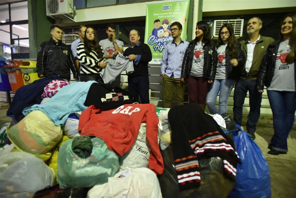 Alunos da Zootecnia da UFSM doam 700 peças de roupas em campanha