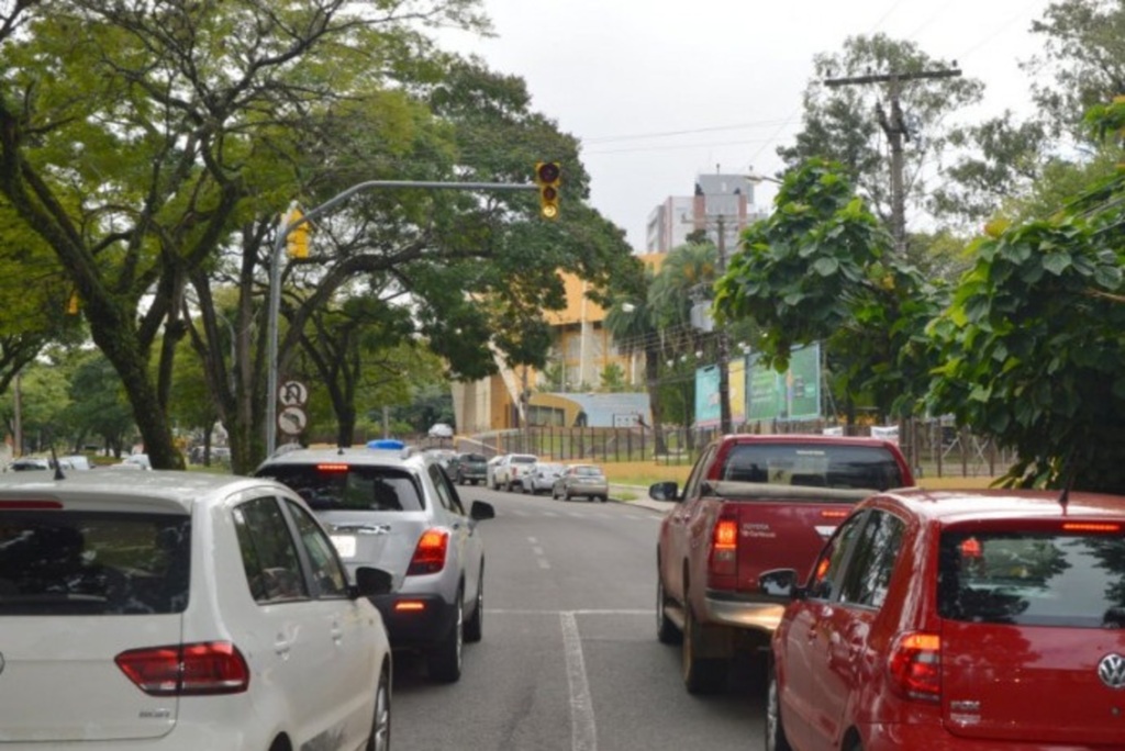 Semáforos das avenidas centrais de Santa Maria passarão a contar com onda verde