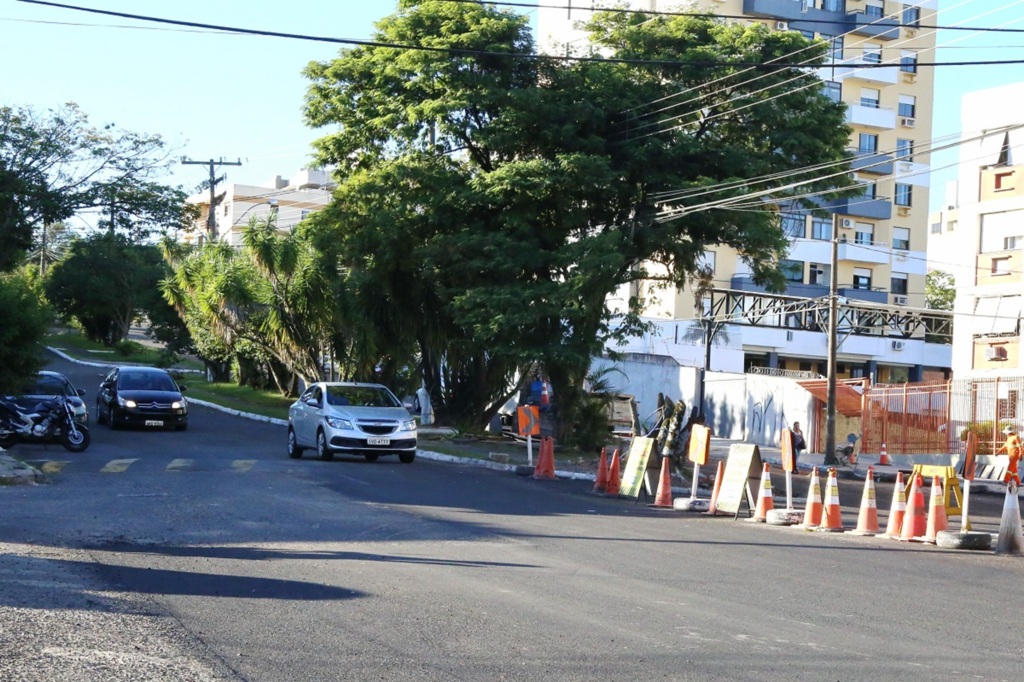Trânsito na Borges de Medeiros é liberado em uma pista