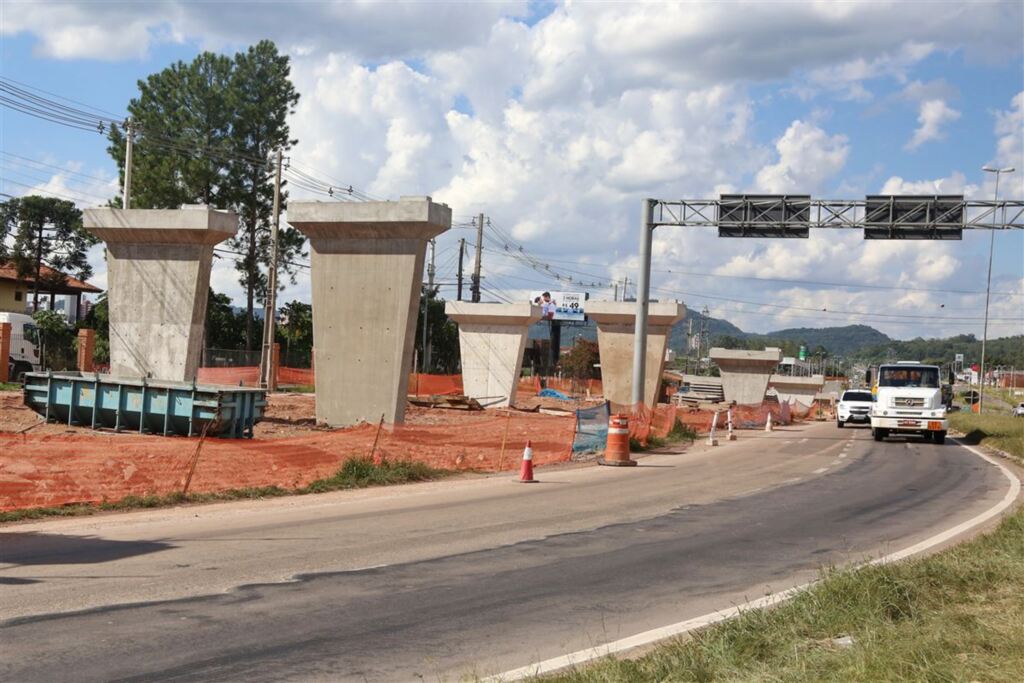 Trevo da BR-392, em Santa Maria, tem bloqueio nesta terça-feira