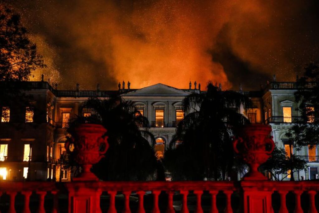 Incêndio no Museu Nacional começou em ar-condicionado do auditório, aponta laudo