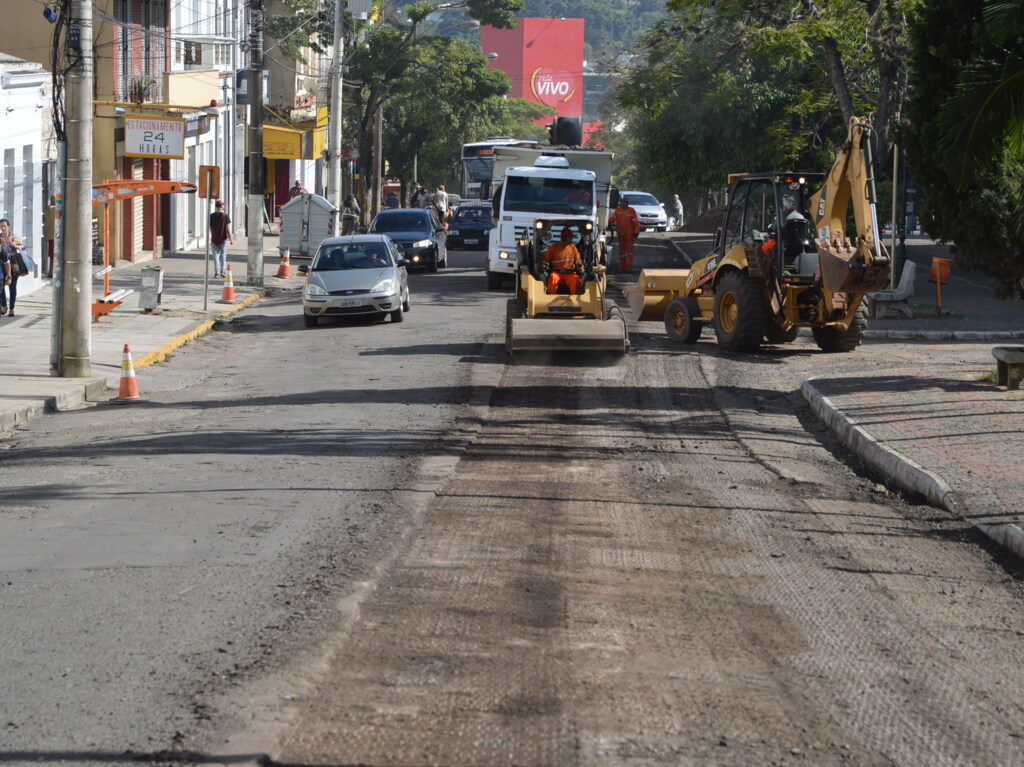 Obras de asfaltamento da Rio Branco seguem no final de semana