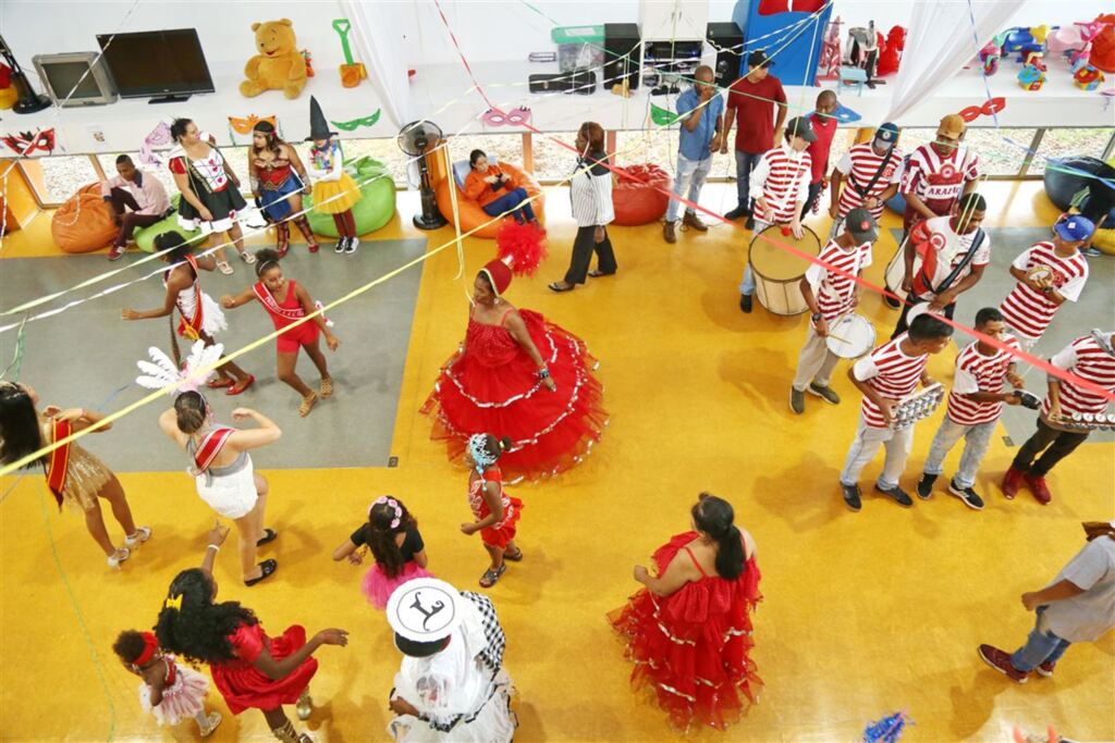 VÍDEO + FOTOS: pacientes da Turma do Ique ganham festa de Carnaval