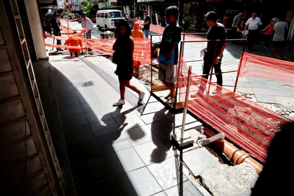 Passagem de pedestres pode ser normalizada nesta semana no Calçadão