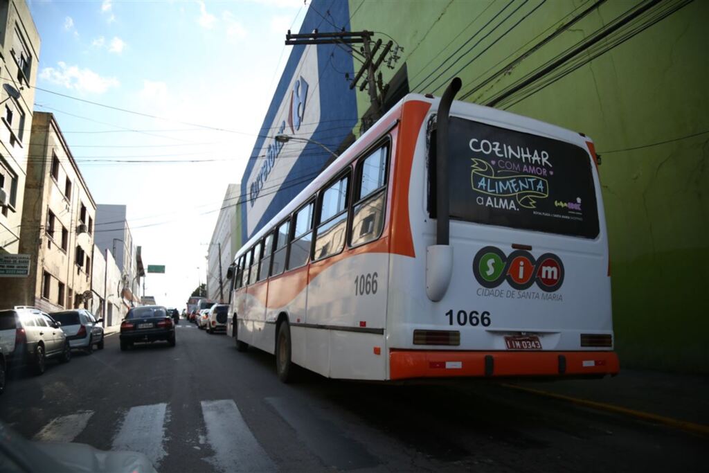 Prefeitura faz operação de fiscalização em ônibus de Santa Maria