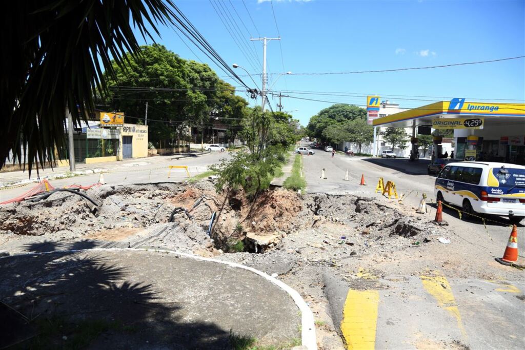 Conserto da cratera na Avenida Borges de Medeiros começa nesta quinta-feira