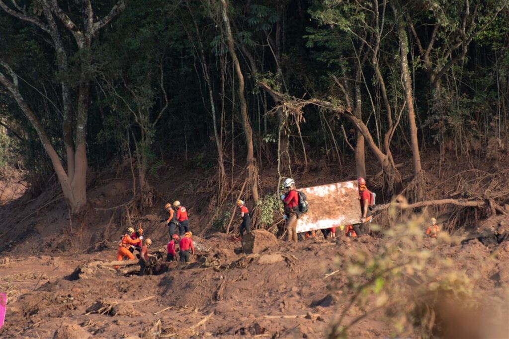 título imagem Equipes ainda buscam 160 desaparecidos em Brumadinho