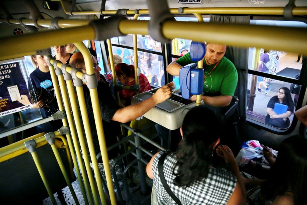 Para reduzir tarifa de ônibus, ATU sugere que veículos não tenham cobradores