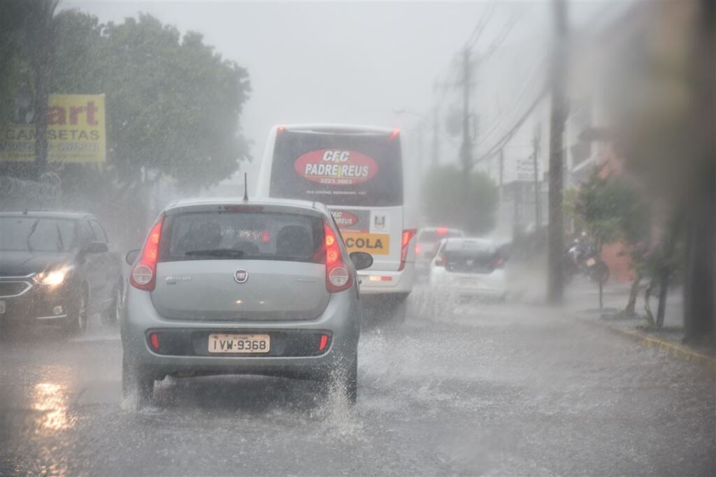 Calorão dá uma trégua no final de semana após a volta da chuva em Santa Maria