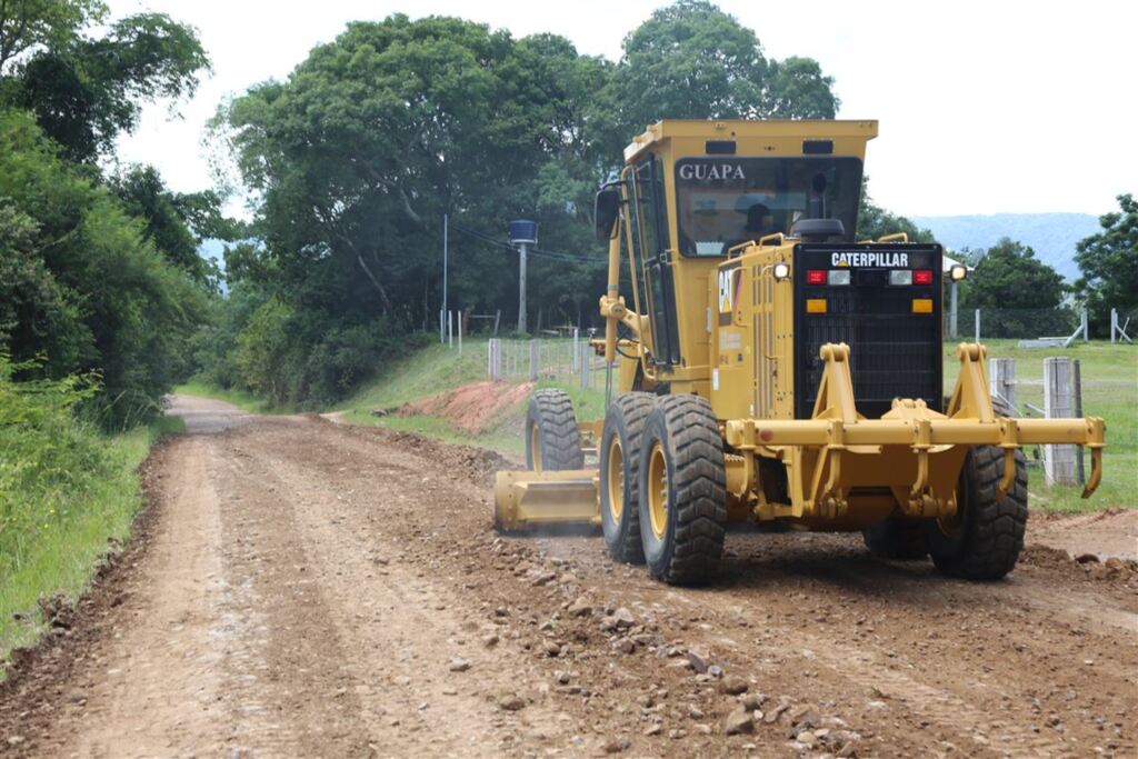 Prefeitura começa as obras de recuperação das estradas dos distritos