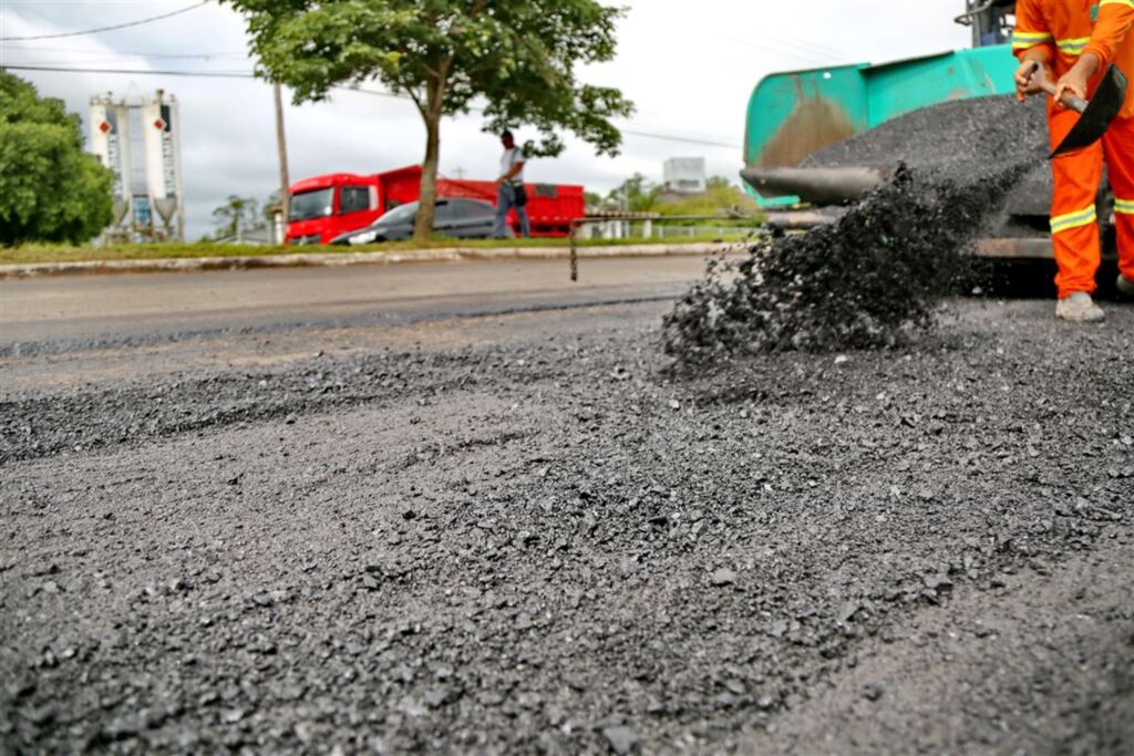Foto: Renan Mattos (Diário) - Com empréstimo de R$ 28 milhões, Santa Maria começa a recuperar o asfalto esburacado