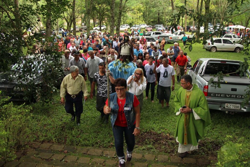 Fotos: Janio Seeger (Diário) - Conforme a organização, cerca de mil pessoas participaram da Romaria