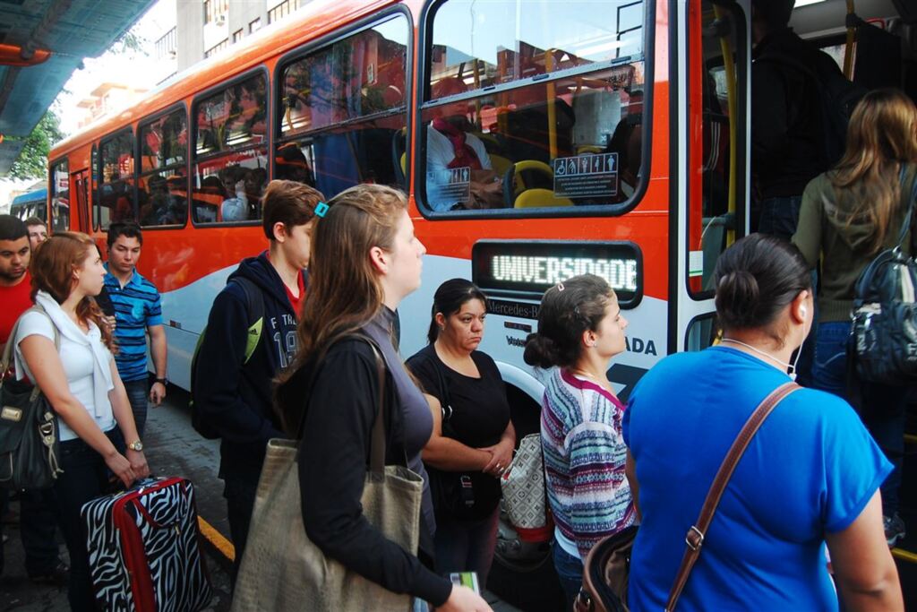 Linhas de ônibus que passam pela Faixa Velha vão cruzar sobre novos viadutos