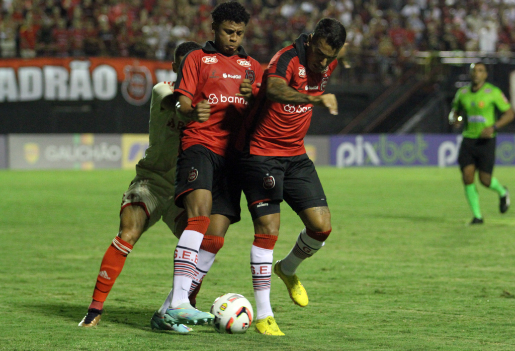 (Foto: Jô Folha - DP) - Guilherme Beléa é o favorito para iniciar na equipe titular no lugar de Rone, suspenso pelo terceiro cartão amarelo